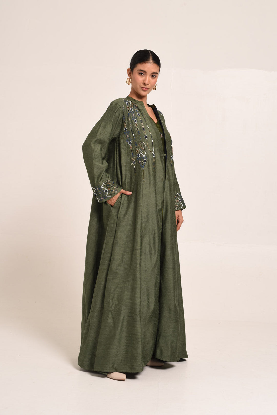 PERÚ OLIVE ABAYA SET