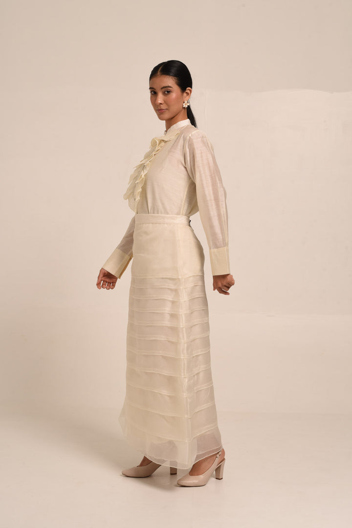 PERÚ ECRU RUFFLED BLOUSE AND SKIRT SET