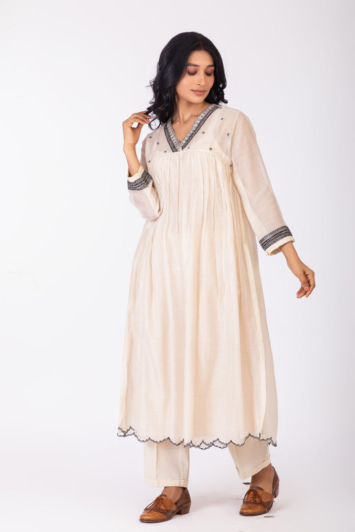 ROSETTE WHITE LILY TUNIC SET
