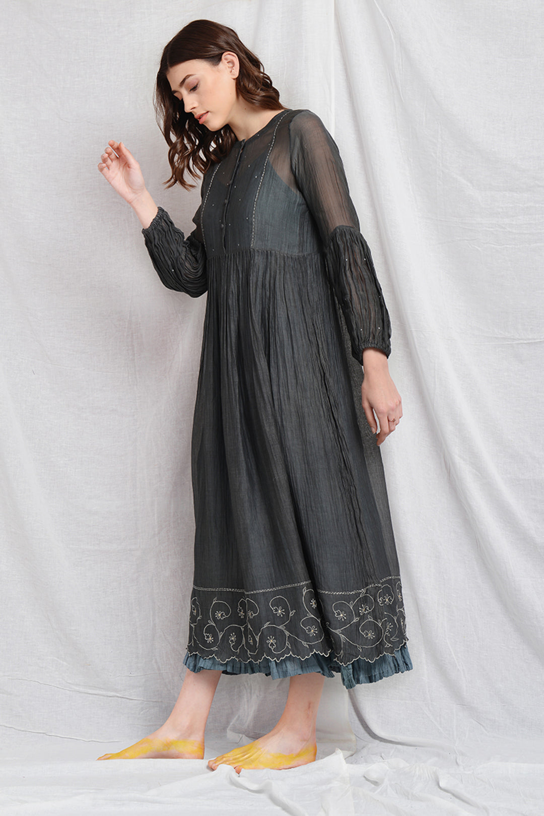 SUISEN SILK PLEATED OVERLAY DRESS