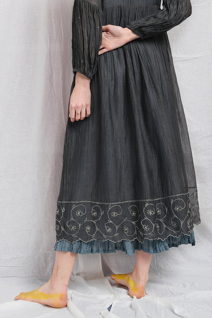 SUISEN SILK PLEATED OVERLAY DRESS