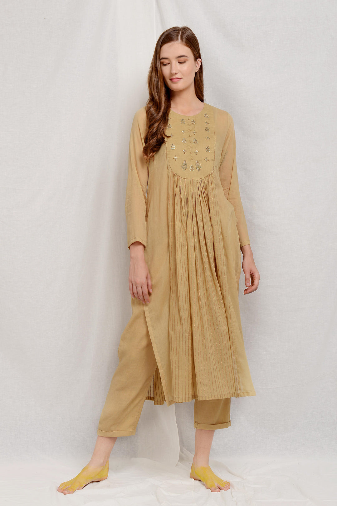 KRUSHA EMBROIDERED KEDIA SET