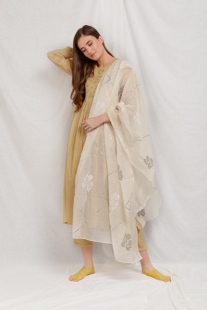 KRUSHA EMBROIDERED KEDIA SET